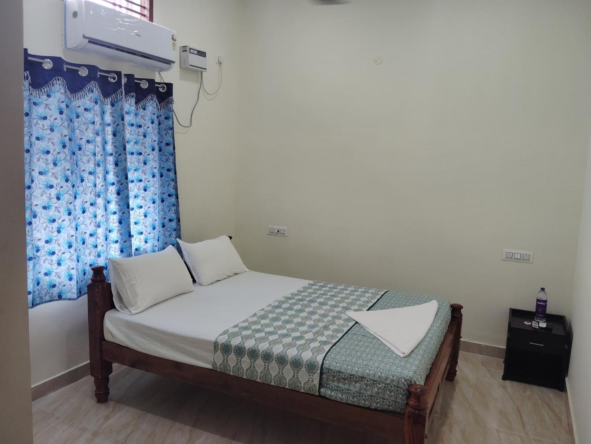 Varadhar Guest House Kanchipuram Zewnętrze zdjęcie