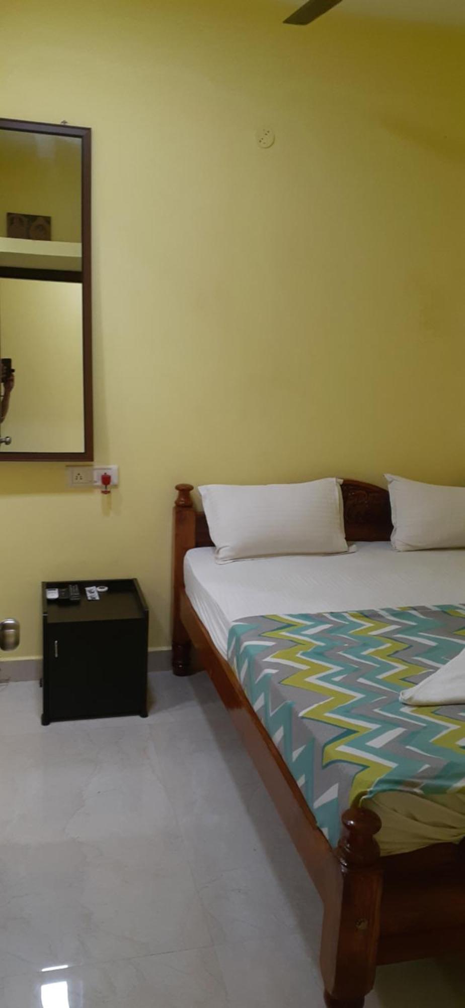 Varadhar Guest House Kanchipuram Zewnętrze zdjęcie